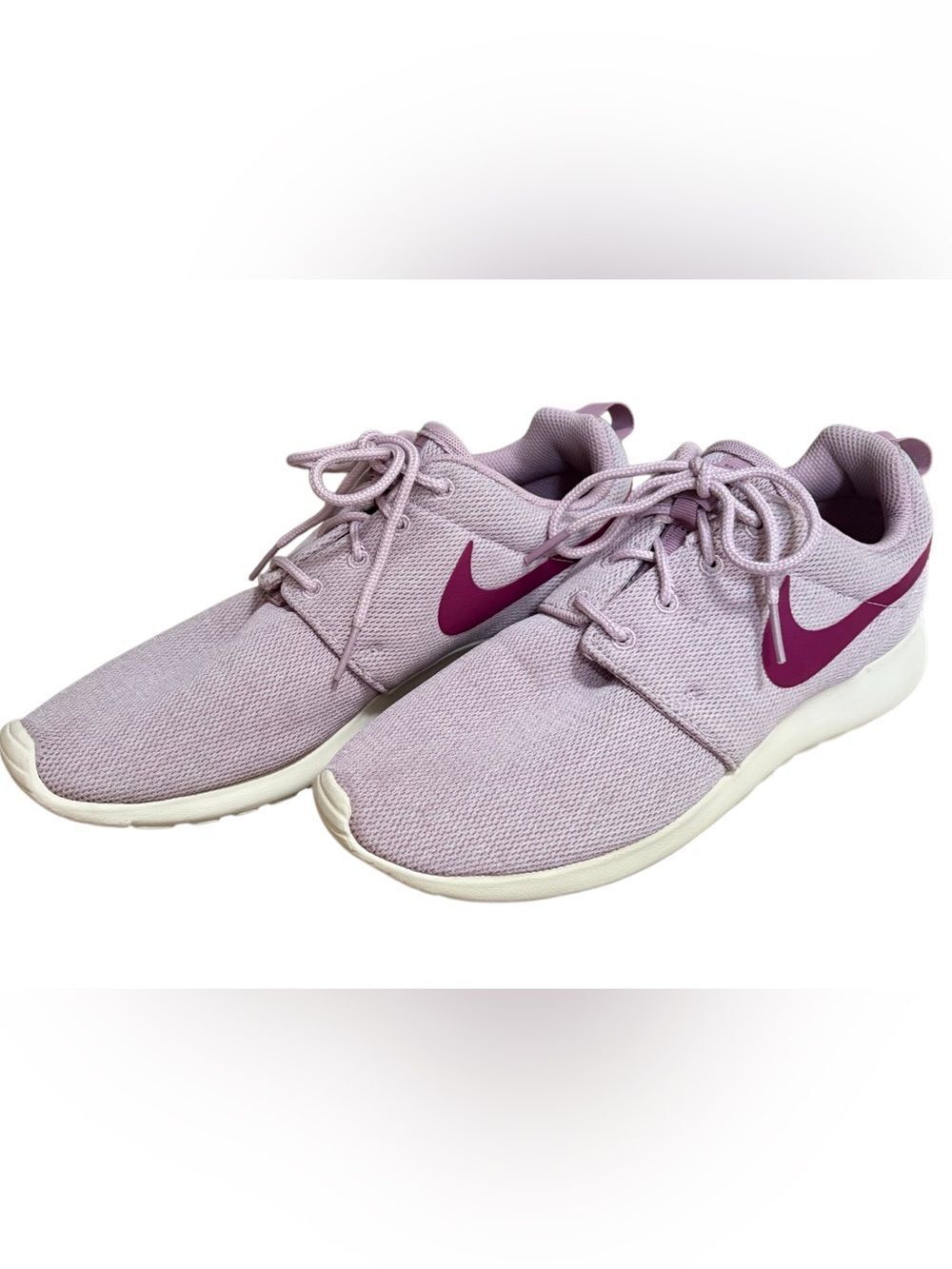 The Nike Roshe One Women's Shoe size 9; Plum Chalk/True Berry/Light Cream